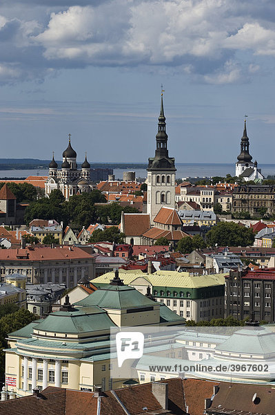 Stadtansicht  mit Alexander Nevski Kathedrale  Niguliste Kirche und Dom  Tallinn  Estland  Baltikum