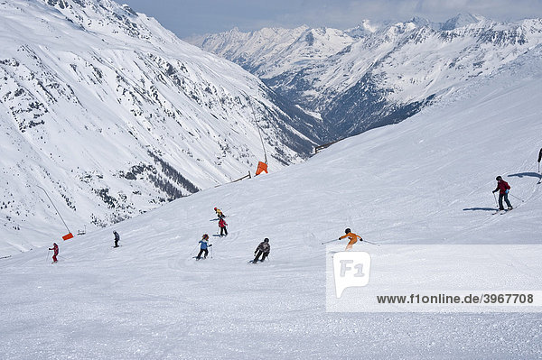 Children learning to ski on a ski run  Skiresort Obergurgl  Hochgurgl  Oetztal Valley  Tyrol  Austria