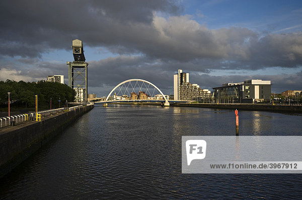 Clyde Arch Brücke und Clyde Port Hafen  Glasgow  Schottland  Vereinigtes Königreich  Europa