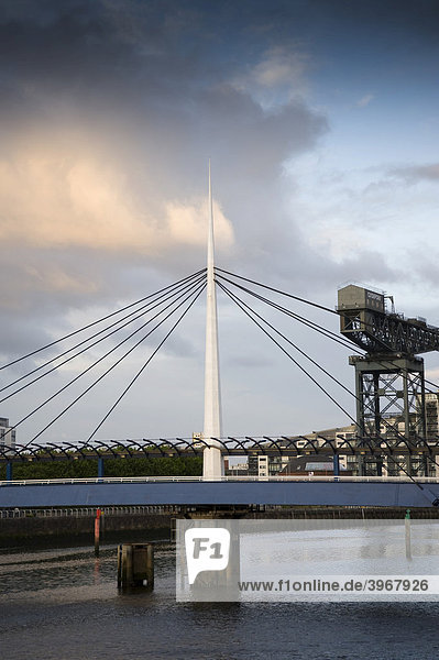 Bell Bridge Brücke  Clyde  Glasgow  Schottland  Vereinigtes Königreich  Europa