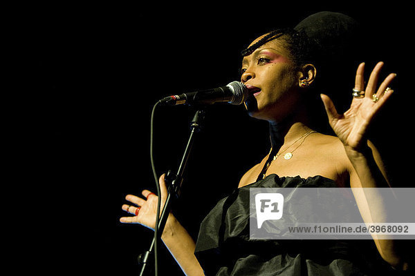 Die US Soul Diva Erykah Badu live und exlusiv in der Deutschschweiz beim Blue Balls Festival im KKL Luzern  Schweiz