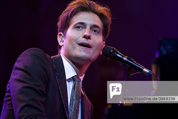 Der US-Singer-und Songwriter Peter Cincotti live beim Blue Balls Festival im Konzertsaal des KKL Luzern  Schweiz