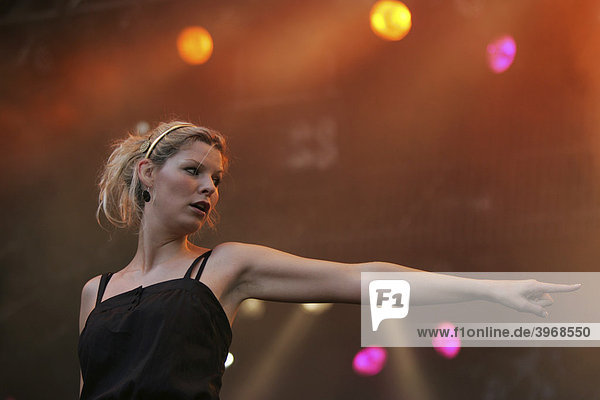 Eva Briegel  Sängerin und Frontfrau der deutschen Rock- und Pop-Band Juli live beim Heitere Open Air in Zofingen  Schweiz