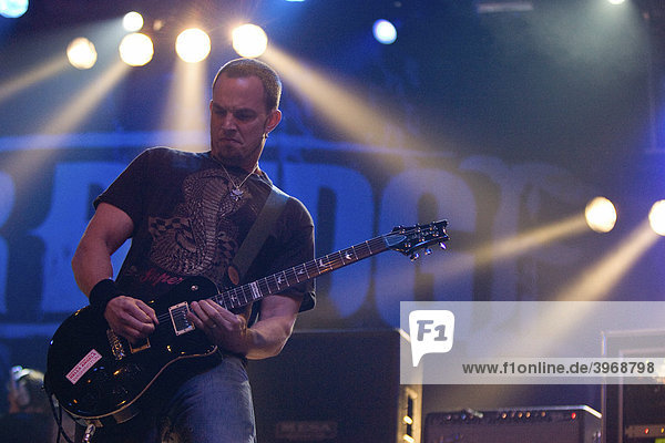 Mark Tremonti  Gitarrist der US-Rockband Alter Bridge live beim Rocksound Festival in Huttwil  Schweiz