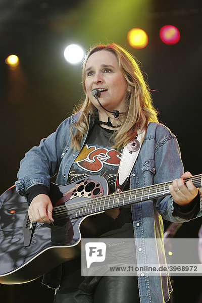 Die US-Sängerin und Rockmusikerin Melissa Etheridge live bei Live at Sunset im Hof des Landesmuseum Zürich, Schweiz