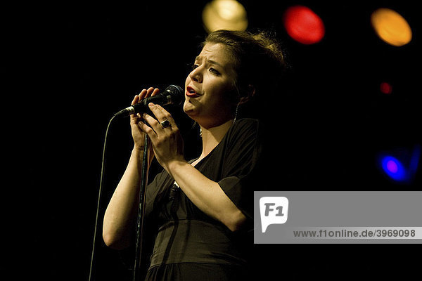 Myria Poffet  Sängerin der Schweizer Pop-Jazz-Blues-Band Chantemoiselle  live in der Schüür Luzern  Schweiz