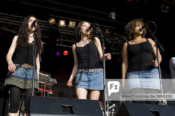 3 Background-Sängerinnen  Band des Schweizer Reggaesängers Phenomden live beim Soundcheck  Open Air Festival in Sempach-Neuenkirch  Schweiz  Europa