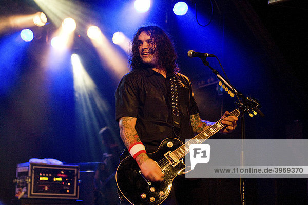 Gitarrist Mike Squires von der US-Band Duff McKagan's Loaded live in der Schüür Luzern  Schweiz