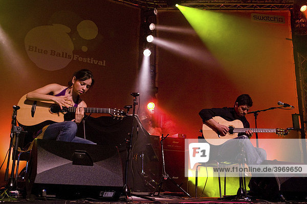 Das mexikanische Gitarrenduo Rodrigo Y Gabriela live beim Blue Balls Festival im Luzernersaal des KKL in Luzern  Schweiz