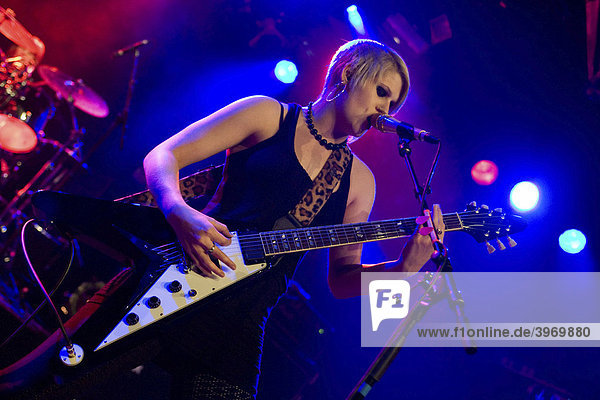 Morgan Lee Lander  Sängerin und Frontfrau der kanadischen Frauen-Metal-Rockband Kittie  live in der Schüür  Luzern  Schweiz