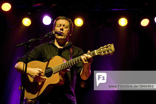 Der irische Singer und Songwriter Kevin Barry Moore alias Luka Bloom live in der Schüür  Luzern  Schweiz