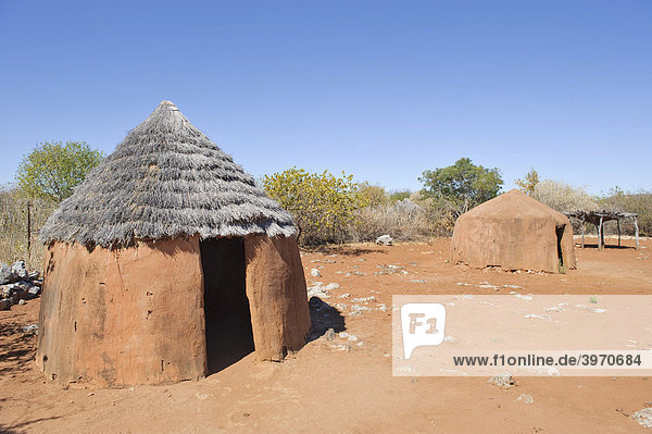 Gebäude der Ovambo im Freilichtmuseum Cultural Village  Tsumeb  Namibia  Afrika
