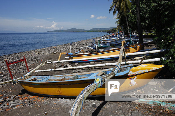 Auslegerboote  Küste von Seraya Barat  Bali  Republik Indonesien  Südostasien