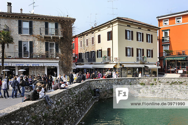 Altstadt von Sirmione  Gardasee  Italien  Europa