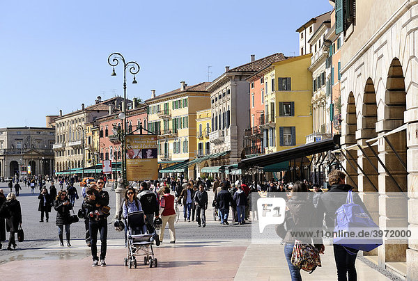 Piazza Bra  Verona  Gardasee  Italien  Europa