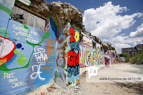 Graffiti an einer Wand in Kreuzberg  Berlin  Deutschland  Europa