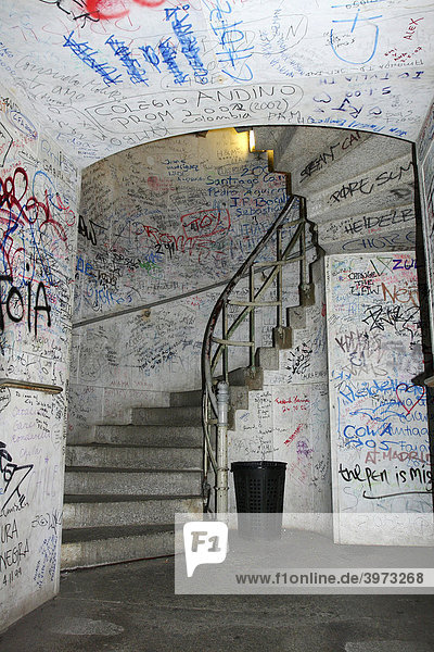 Graffiti im Treppenhaus der Siegessäule in Berlin  Deutschland  Europa