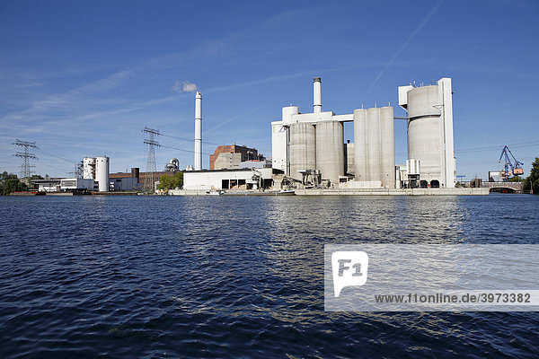 Vattenfall und Zementwerk Berlin an der Spree in Berlin  Deutschland  Europa