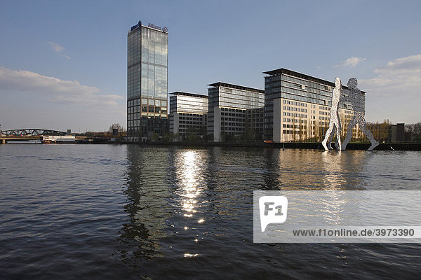Treptowers  Gebäude der Allianz Versicherung im Osthafen in Berlin  Deutschland  Europa