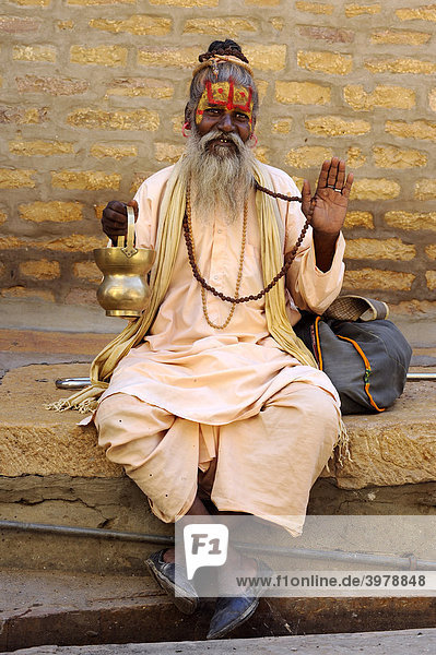 Sadhu  Heiliger Mann  Anhänger des Gottes Shiva  Jaisalmer  Rajasthan  Nordindien  Indien  Südasien  Asien