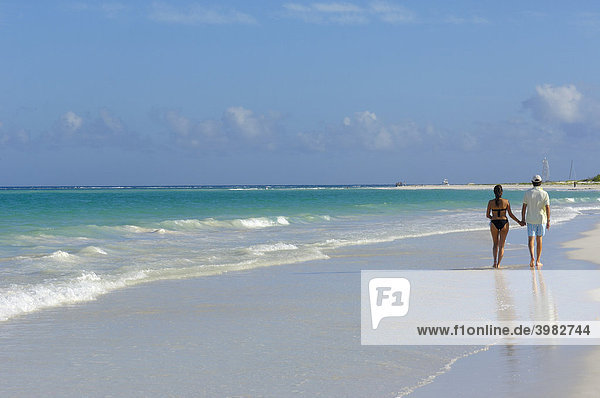 Paar am Maroma Beach Strand  Karibik  Quintana Roo Staat  Riviera Maya  Halbinsel Yucatan  Mexiko
