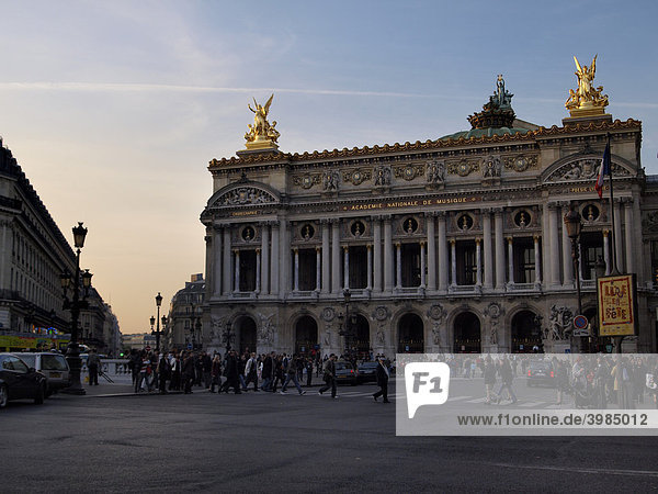 Alte Oper  Opera Garnier und der Place de l'Opera  Paris  Frankreich  Europa