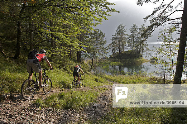 Male and female mountainbike riders at Eibsee Lake  Grainau  Upper Bavaria  Bavaria  Germany  Europe