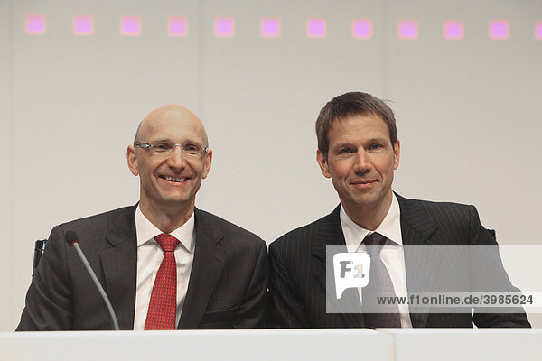 Deutsche Telekom CEO Rene Obermann  rechts  und CFO Timotheus Höttges  Hauptversammlung am 30.04.2009  Köln  Nordrhein-Westfalen  Deutschland  Europa