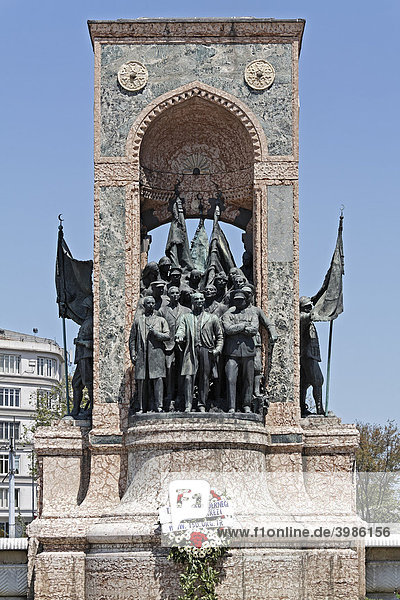 Mustafa Kemal Atatürk und Gefährten  Unabhängigkeitsdenkmal von Pietro Canonica  Taksim-Platz  Beyoglu  Istanbul  Türkei