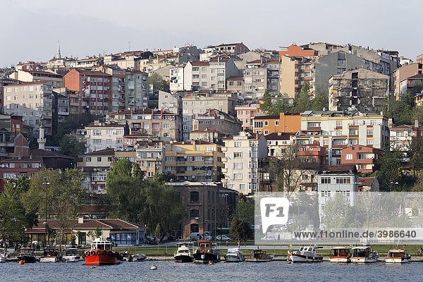Alter Stadtteil Fener  Häuser am Hang  Ufer des Goldenen Horn  Istanbul  Türkei
