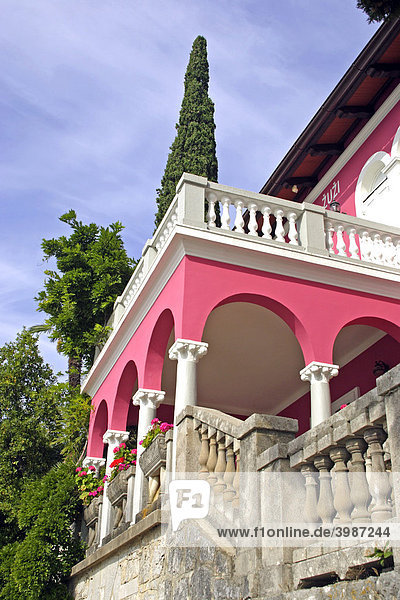 Pinkfarbene Villa an der Adria  Opatija  Istrien  Kroatien