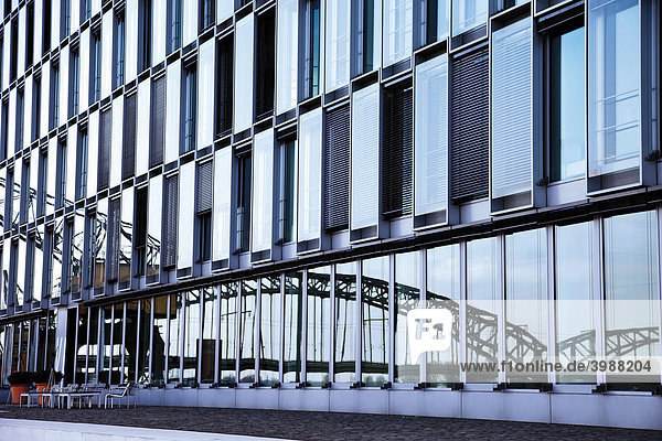 Spiegelung der Südbrücke in einer Glasfassade  Köln am Rhein  Nordrhein-Westfalen  Deutschland  Europa