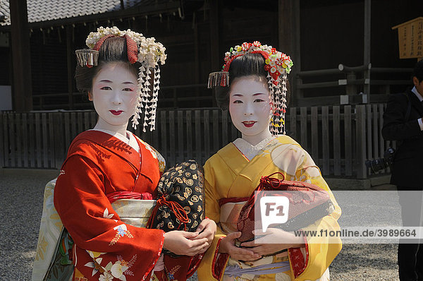 Maiko  Geisha in training  in the Gion district  Kyoto  Japan  Asia