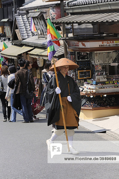 Buddhist mendicant monk in the old city of Kyoto  near the Kiyomizu-dera temple  Japan  Asia