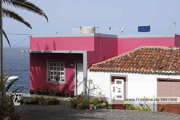 Rosafarbenes und traditionelles Wohnhaus  San AndrÈs  La Palma  Kanaren  Kanarische Inseln  Spanien