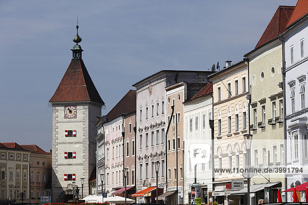 Stadtplatz mit Ledererturm  Wels  Oberösterreich  Österreich  Europa