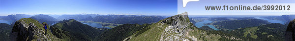 360 Grad Panorama mit Schafberg  Blick vom Berggipfel Spinnerin  Salzkammergut  Land Salzburg  Salzburger Land  Österreich  Europa