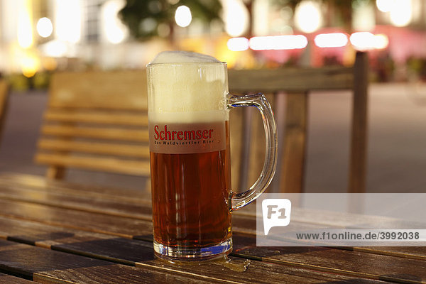 Bierglas mit Schremser Bier  Museumsquartier  Wien  Österreich  Europa