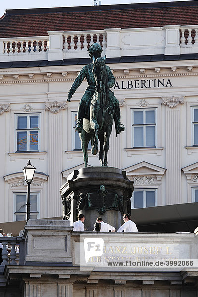 Reiterstandbild Erzherzog Albrecht  Albrechtsrampe vor Albertina  Wien  Österreich  Europa