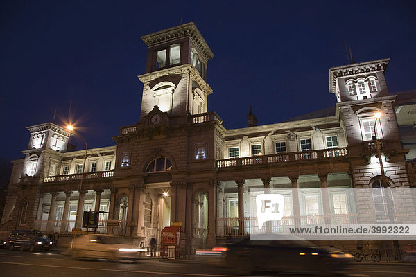 Dublin Connolly Bahnstation bei Nacht  Dublin  Irland