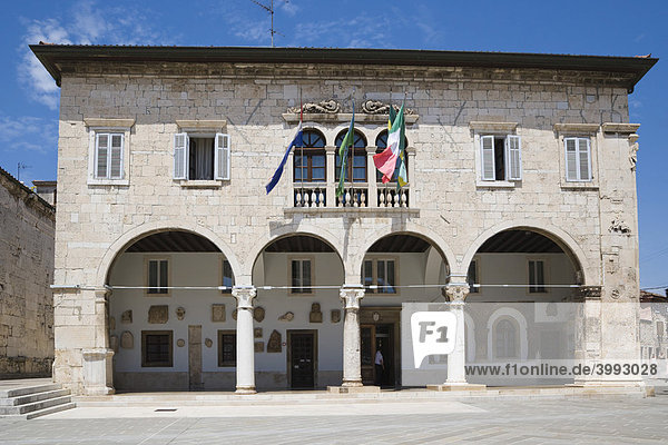 Kommunaler Palast  Rathaus  Forum  Pula  Istrien  Kroatien  Europa
