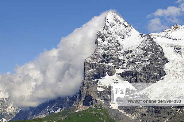 Eine Wolke hängt in der Nordwand vom Eiger  Kanton Bern  Schweiz  Europa