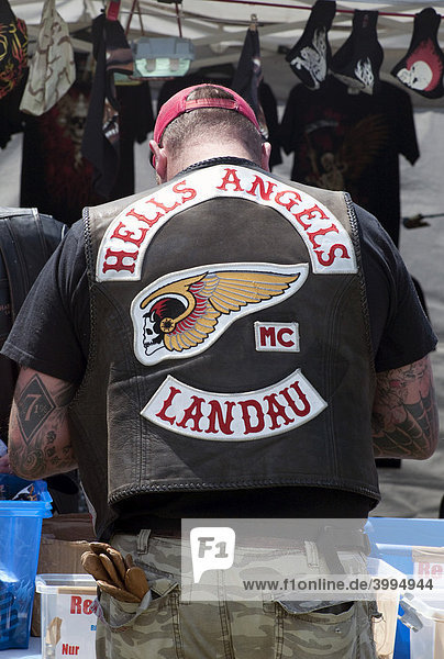 Ein Mitglied des Motorrad Clubs Hells Angels