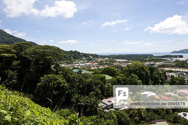 Blick von Bel Air auf die Hauptstadt Victoria  Insel Mahe  Seychellen  Indischer Ozean  Afrika
