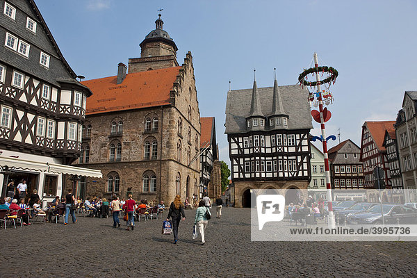 Marktplatz mit dem Rathaus und dem Weinhaus  Altstadt  Alsfeld  Hessen  Deutschland  Europa