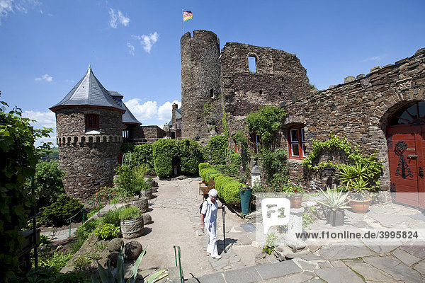 Innenhof der Burg Thurant bei dem Moselstädtchen Alken  Alken  Rhein-Hunsrück-Kreis  Rheinland Pfalz  Deutschland  Europa
