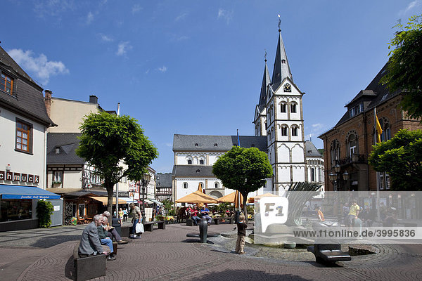 Die spätromanische St.-Severus-Kirche von 1236  Marktplatz  Boppard  Rhein-Hunsrück-Kreis  Rheinland Pfalz  Deutschland  Europa