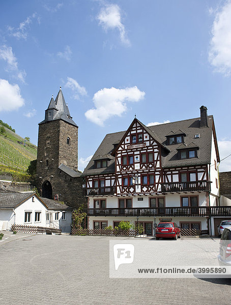 Blick auf den Hutturm in der Altstadt von Bacharch  Unesco-Welterbe Oberes Mittelrheintal  Bacharach  Rheinland Pfalz  Deutschland  Europa