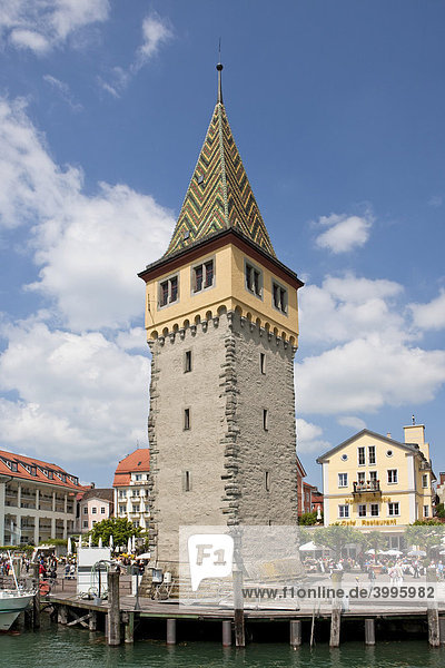 Der Mangturm im Hafen von Lindau  Lindau am Bodensee  Bayern  Deutschland  Europa
