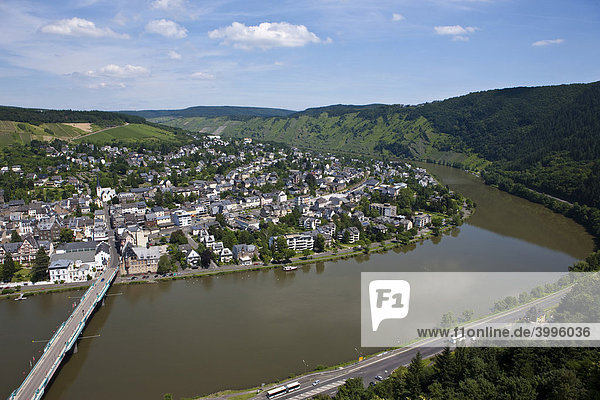 Blick auf die Stadt Traben-Trarbach  Stadtteil Trarbach  Mosel  Kreis Bernkastel-Wittlich  Rheinland-Pfalz  Deutschland  Europa